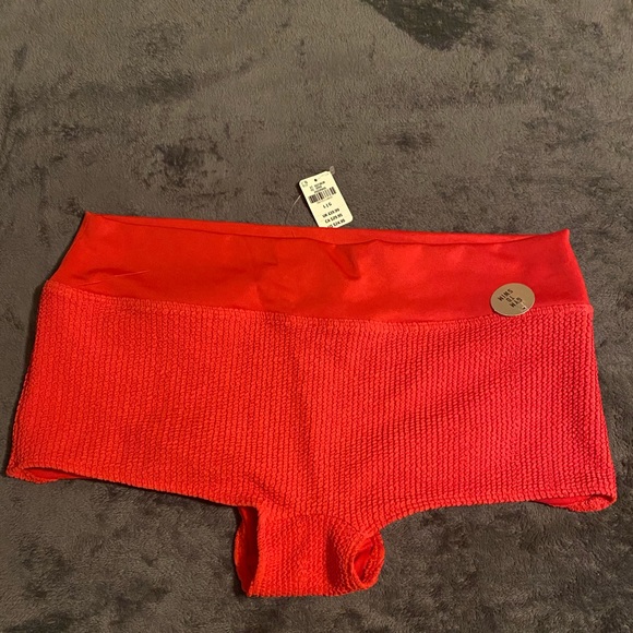 🔥New VS Pink Red Gym to Swim Shortie. NWT. Large. - Picture 4 of 11